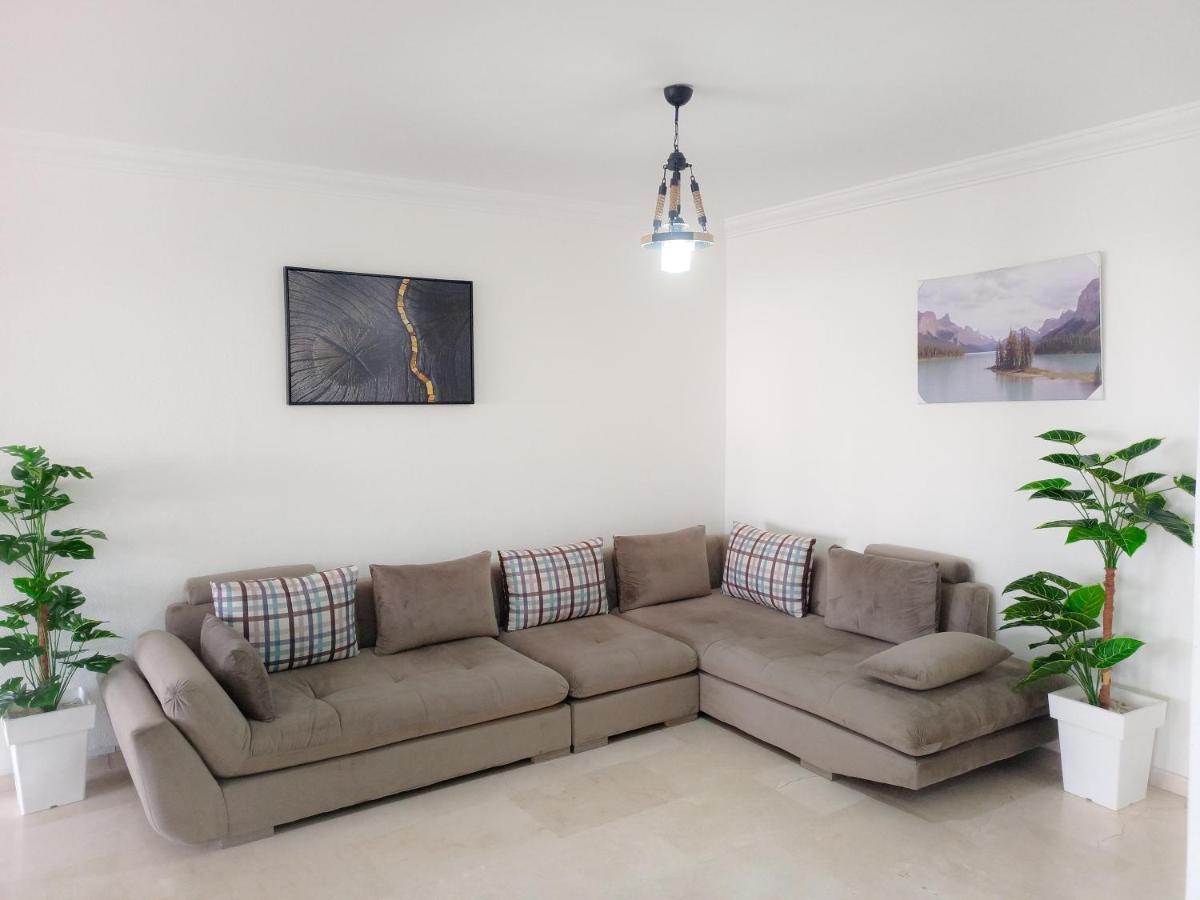 Amazing Appartement Au Centre Ville En Face Hilton & Gare Train De Tgv De Tanger Exterior photo