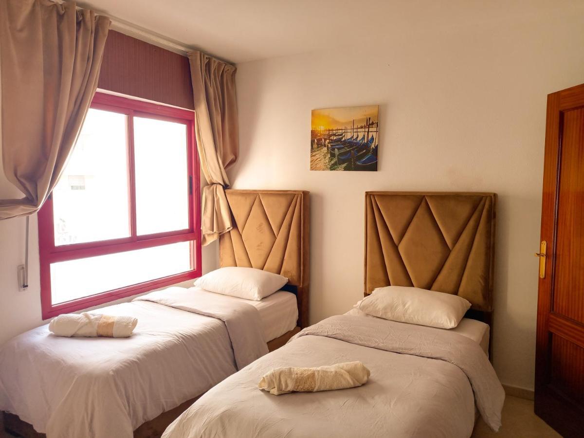 Amazing Appartement Au Centre Ville En Face Hilton & Gare Train De Tgv De Tanger Exterior photo