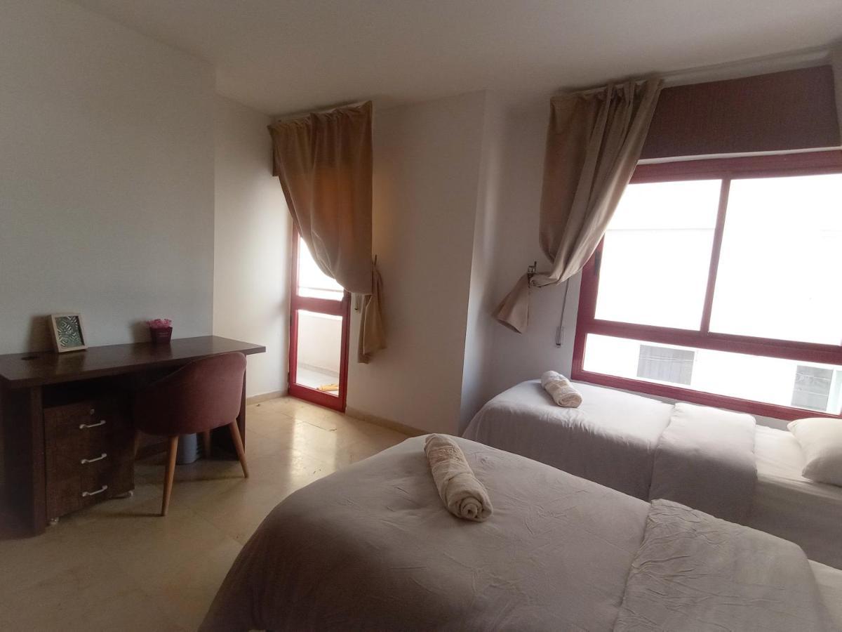 Amazing Appartement Au Centre Ville En Face Hilton & Gare Train De Tgv De Tanger Exterior photo