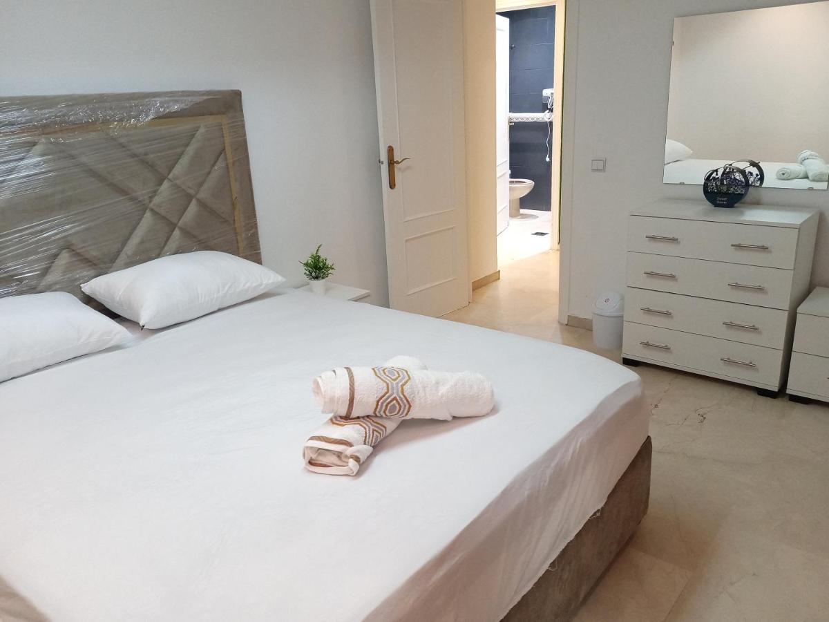Amazing Appartement Au Centre Ville En Face Hilton & Gare Train De Tgv De Tanger Exterior photo
